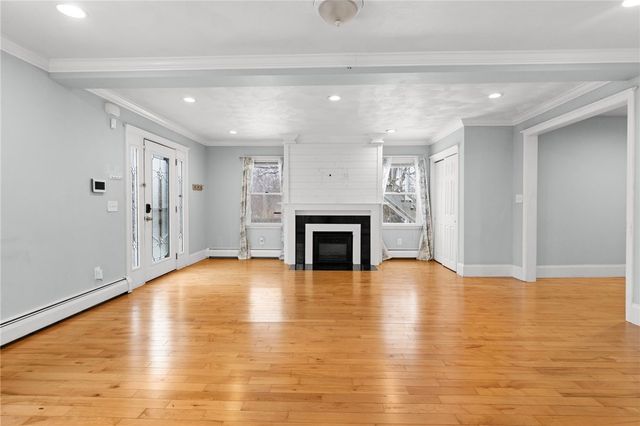 32 Pilgrim Avenue, Coventry, RI 02816