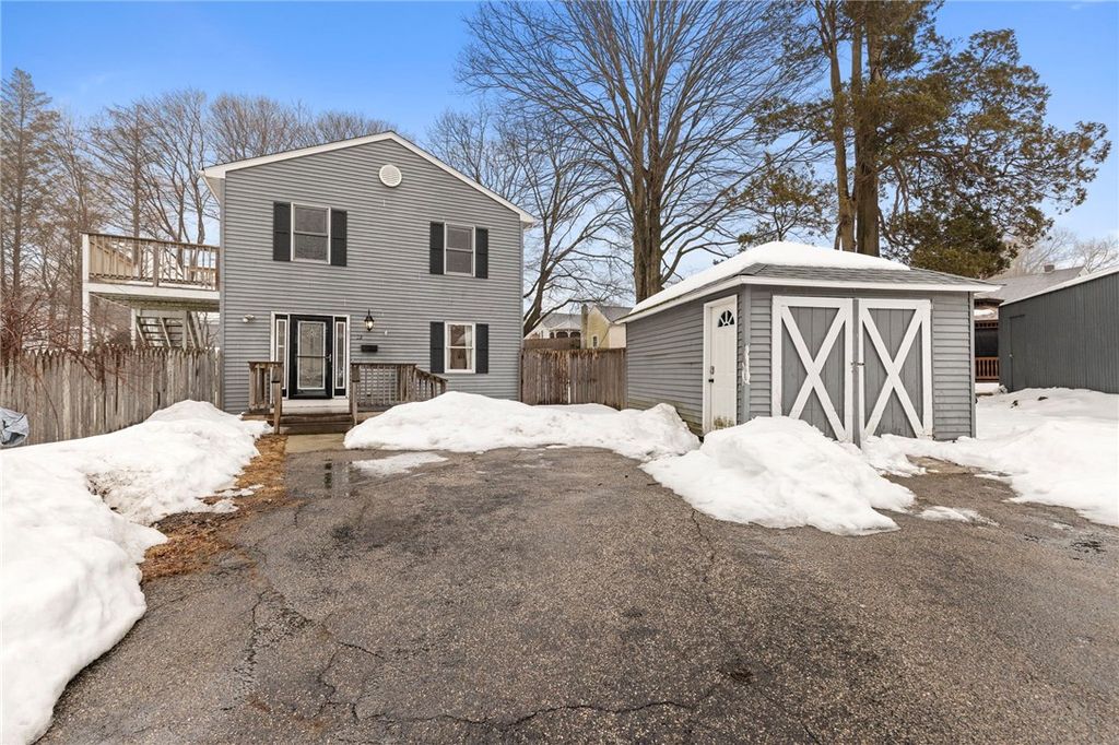 32 Pilgrim Avenue, Coventry, RI 02816