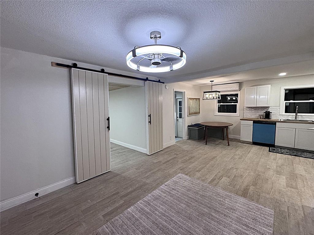 Image 3 of property listing at 903 KING STREET, Plant City, FL 33563