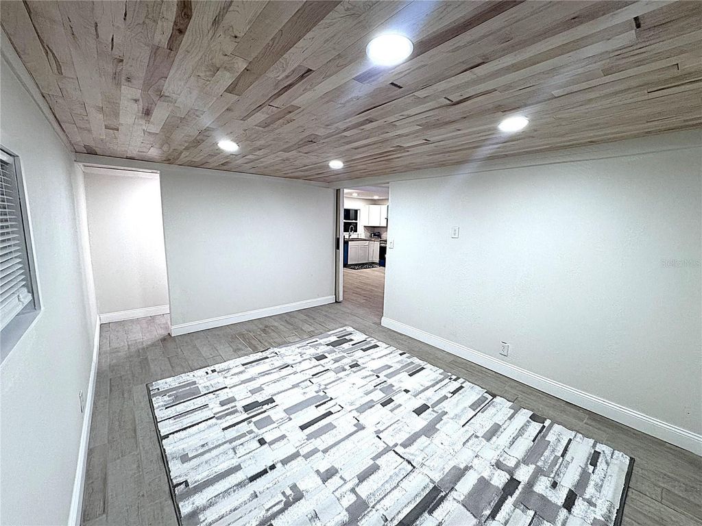 Image 4 of property listing at 903 KING STREET, Plant City, FL 33563