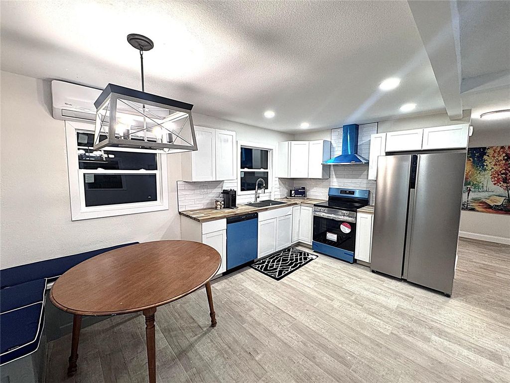 Image 5 of property listing at 903 KING STREET, Plant City, FL 33563