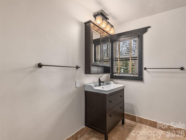 110 Glengary Drive, Flat Rock, NC 28731