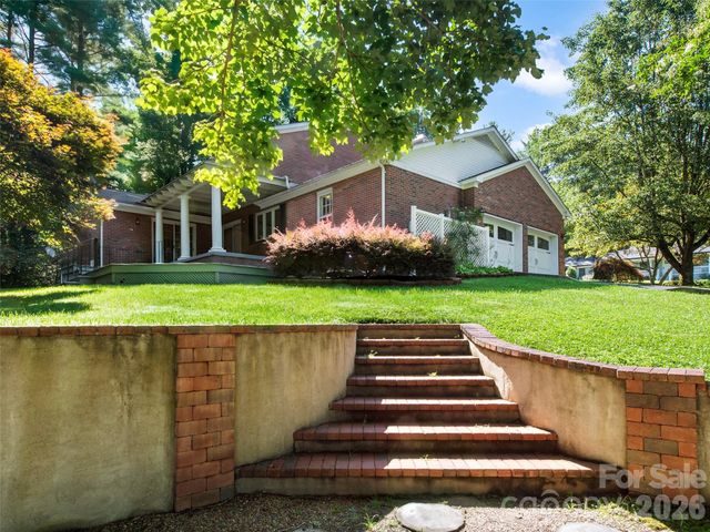 110 Glengary Drive, Flat Rock, NC 28731
