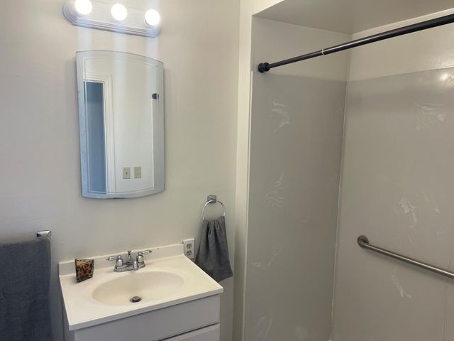 703 Flower St, Turlock, CA 95380