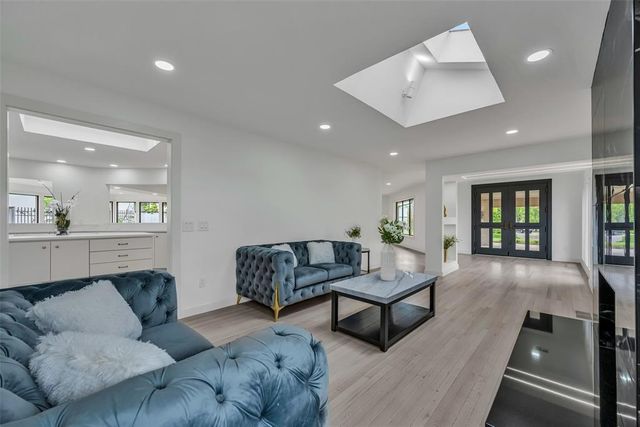 6601 Avondale Drive, Nichols Hills, OK 73116