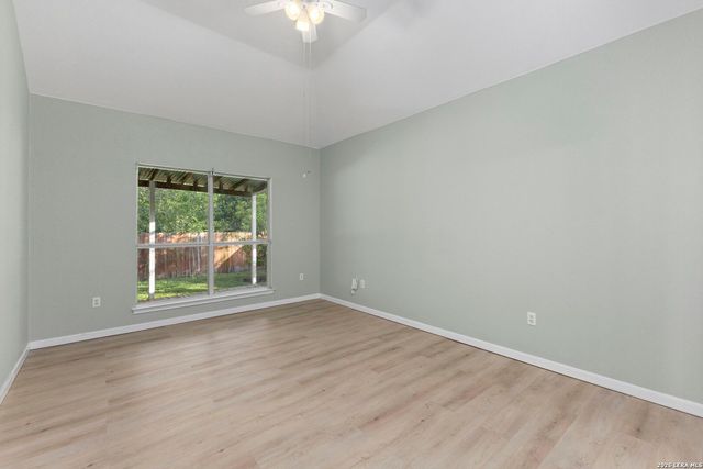 5346 Chestnut View Dr, San Antonio, TX 78247