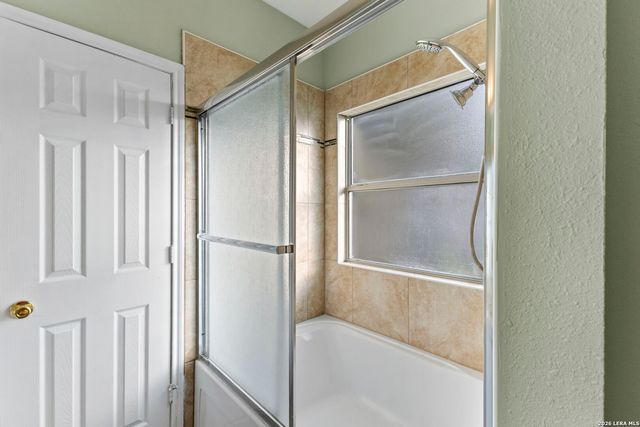 5346 Chestnut View Dr, San Antonio, TX 78247