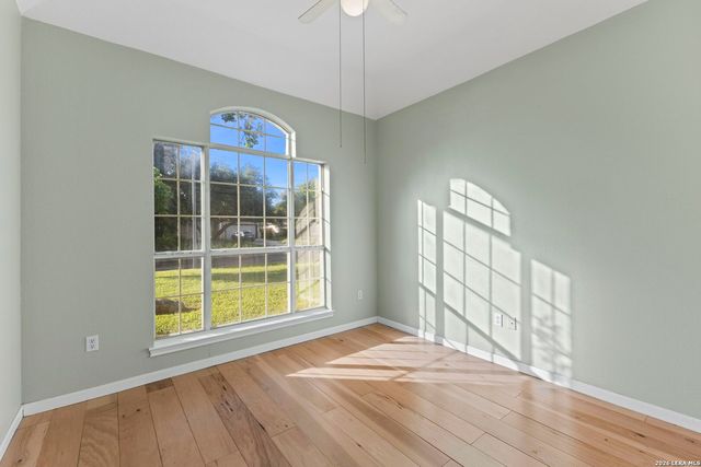 5346 Chestnut View Dr, San Antonio, TX 78247