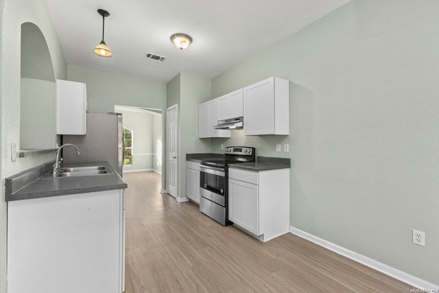 5346 Chestnut View Dr, San Antonio, TX 78247