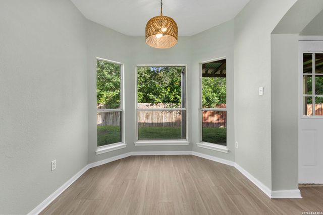 5346 Chestnut View Dr, San Antonio, TX 78247
