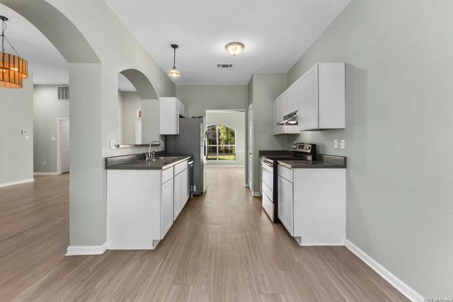 5346 Chestnut View Dr, San Antonio, TX 78247