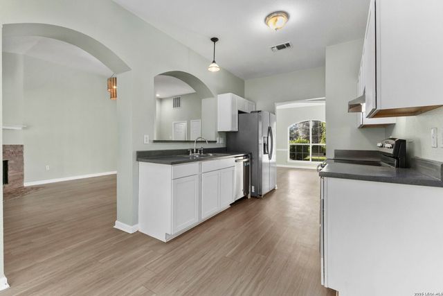 5346 Chestnut View Dr, San Antonio, TX 78247