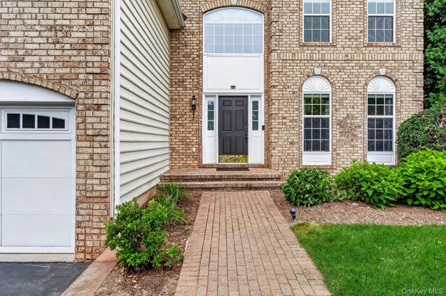 201 Roosevelt Drive, Fishkill, NY 12524