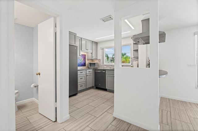 3701 5TH AVENUE 1, Holmes Beach, FL 34217