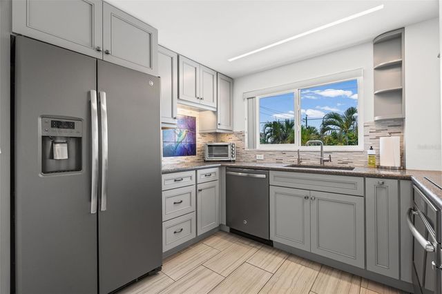 3701 5TH AVENUE 1, Holmes Beach, FL 34217