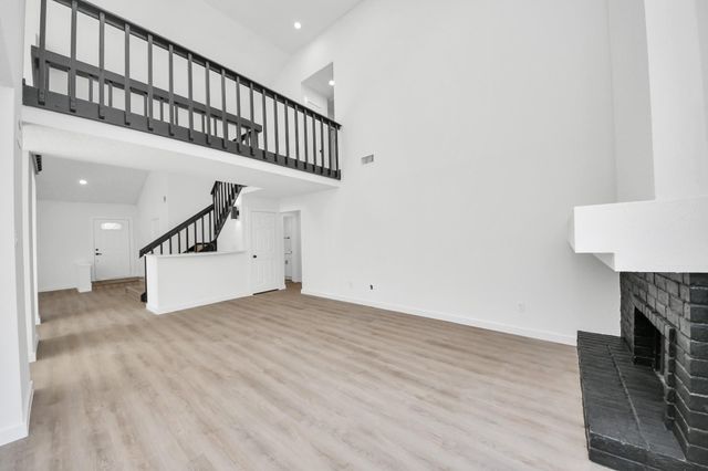 2911 Meadowgrass Lane, Houston, TX 77082