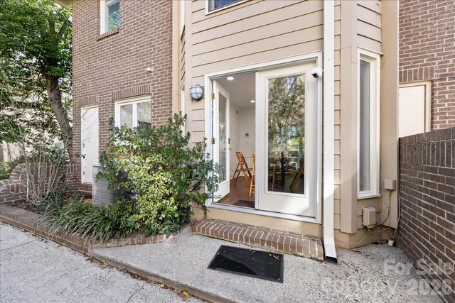 2330 Roswell Avenue A, Charlotte, NC 28207