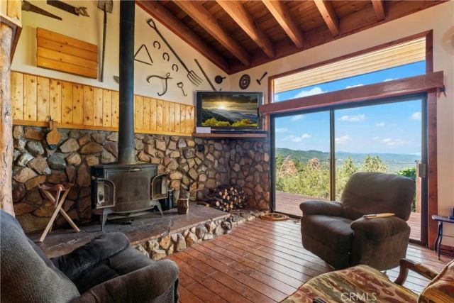 161 N Trails End Road, Green Valley Lake, CA 92341