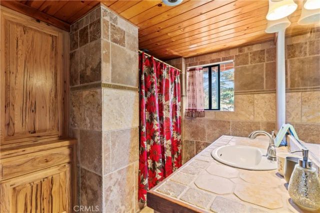 161 N Trails End Road, Green Valley Lake, CA 92341