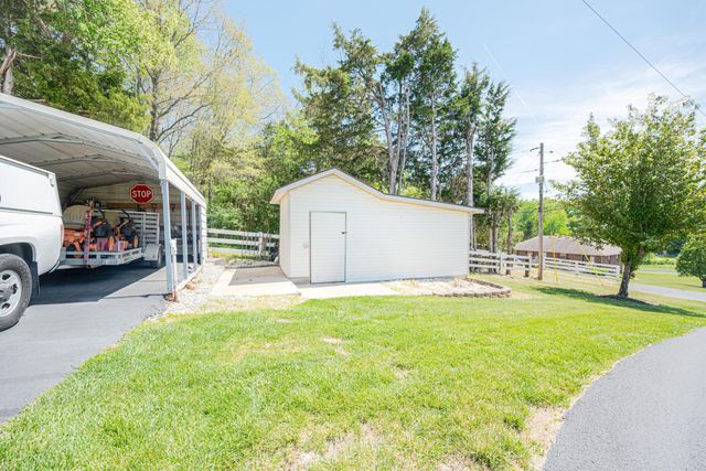 415 S Dogwood Drive, Berea, KY 40403