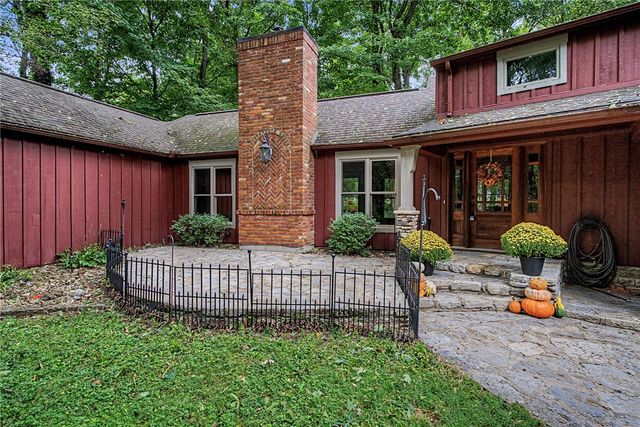 195 Colonial Lane, Dayton, OH 45429