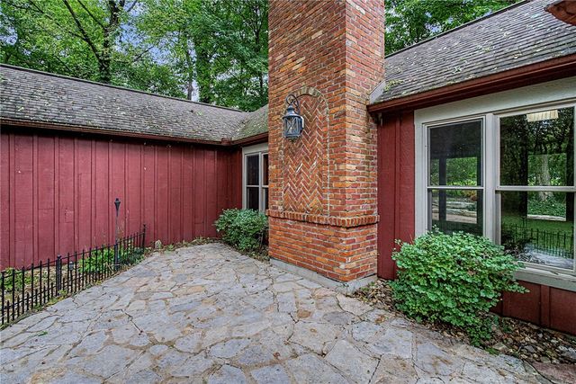 195 Colonial Lane, Dayton, OH 45429