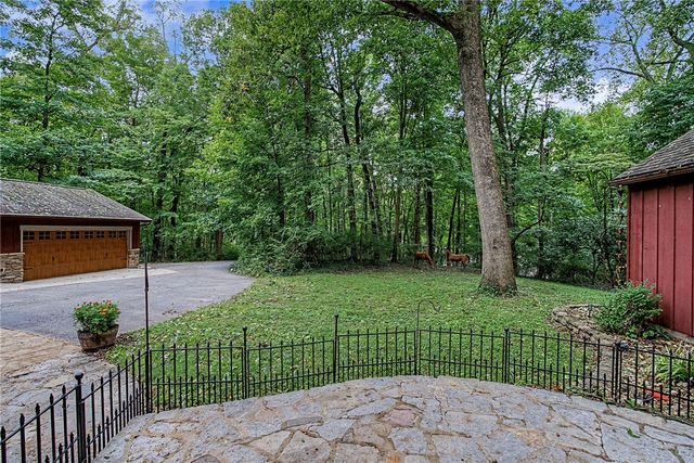 195 Colonial Lane, Dayton, OH 45429