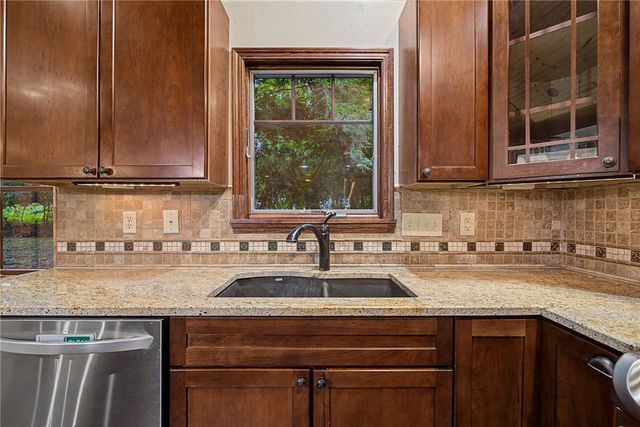 195 Colonial Lane, Dayton, OH 45429