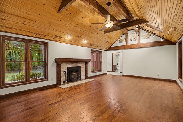 195 Colonial Lane, Dayton, OH 45429