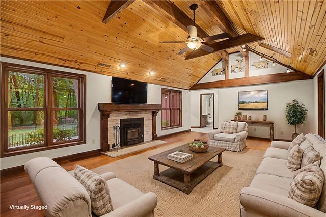 195 Colonial Lane, Dayton, OH 45429