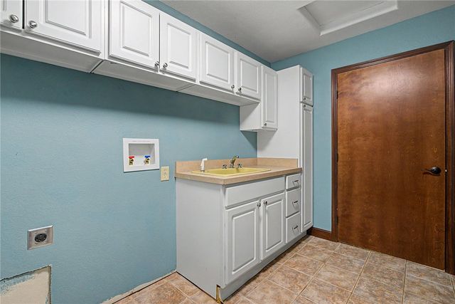 195 Colonial Lane, Dayton, OH 45429