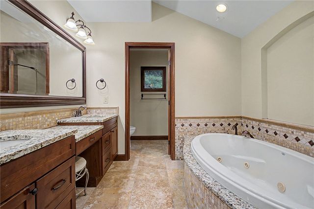 195 Colonial Lane, Dayton, OH 45429