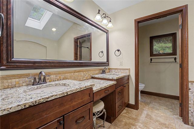 195 Colonial Lane, Dayton, OH 45429