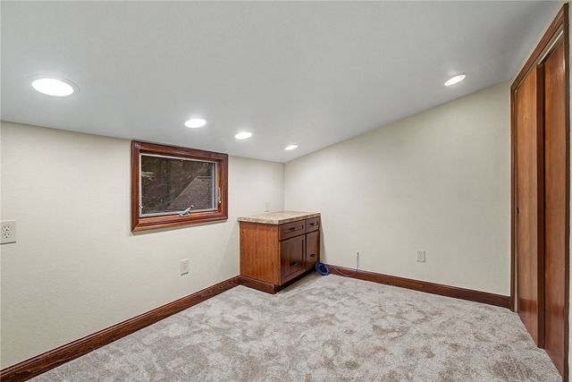 195 Colonial Lane, Dayton, OH 45429