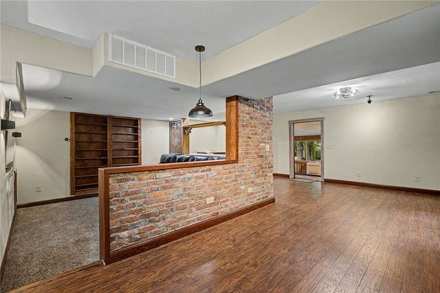 195 Colonial Lane, Dayton, OH 45429