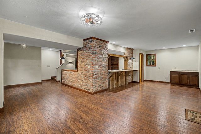 195 Colonial Lane, Dayton, OH 45429