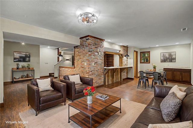 195 Colonial Lane, Dayton, OH 45429