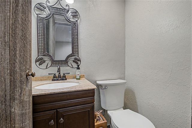 195 Colonial Lane, Dayton, OH 45429