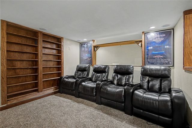195 Colonial Lane, Dayton, OH 45429