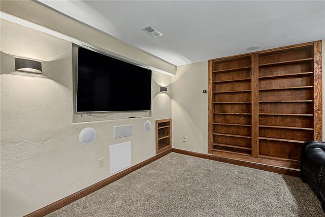 195 Colonial Lane, Dayton, OH 45429