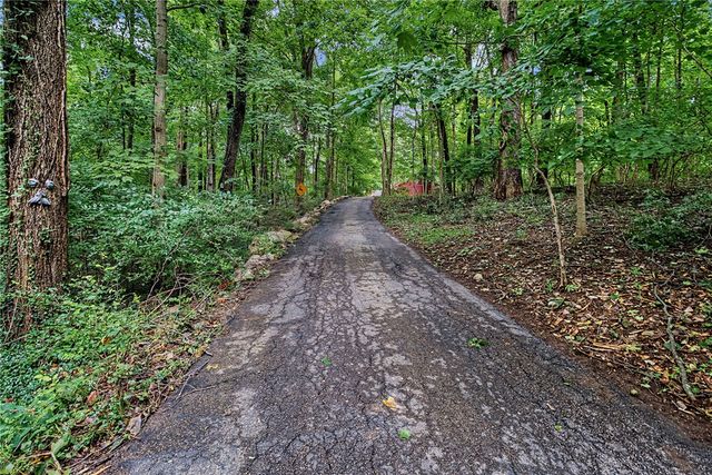 195 Colonial Lane, Dayton, OH 45429