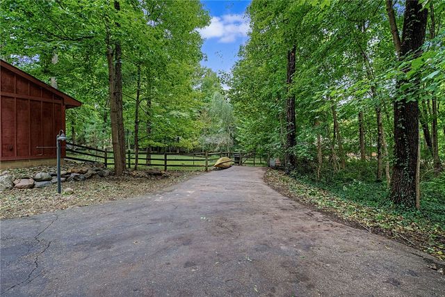 195 Colonial Lane, Dayton, OH 45429