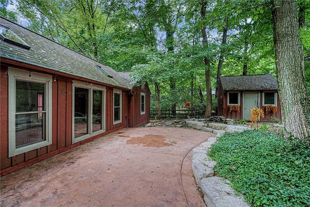 195 Colonial Lane, Dayton, OH 45429