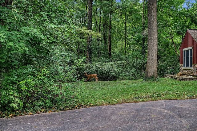 195 Colonial Lane, Dayton, OH 45429