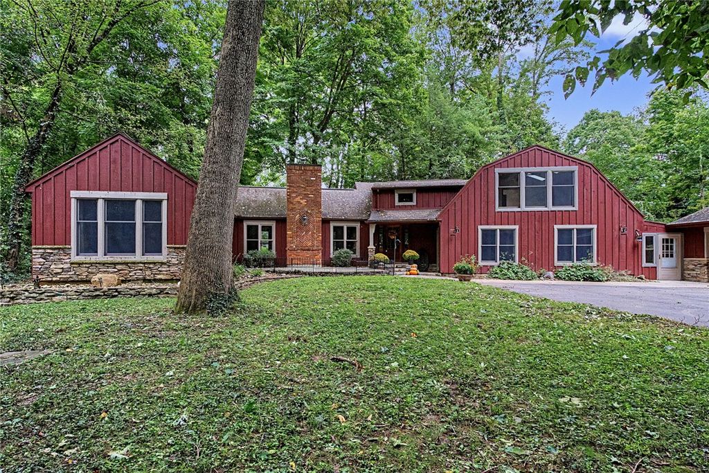 195 Colonial Lane, Dayton, OH 45429