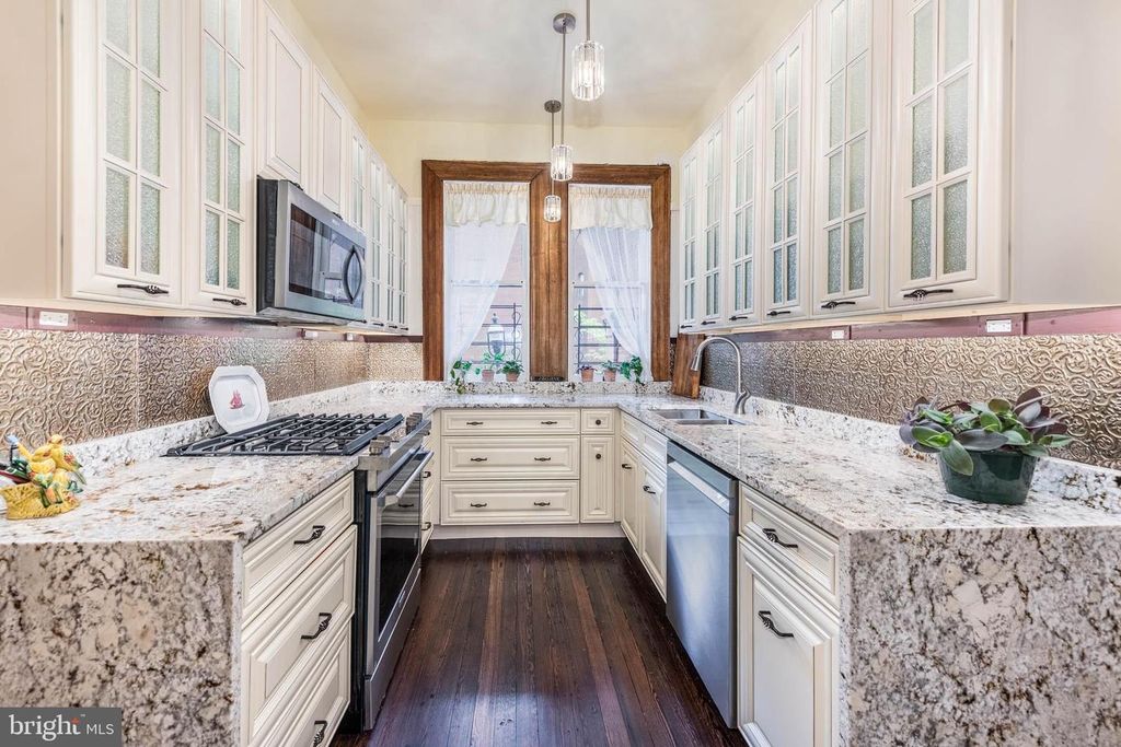 Image 12 of property listing at 1801 EUTAW PL, Baltimore, MD 21217