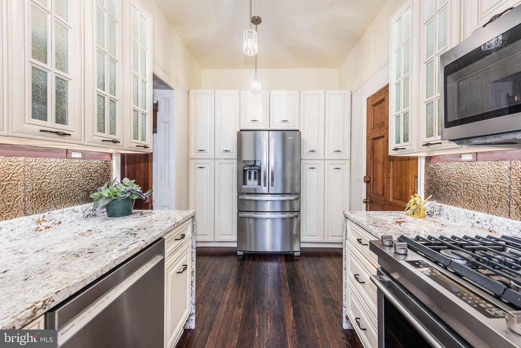 Image 13 of property listing at 1801 EUTAW PL, Baltimore, MD 21217