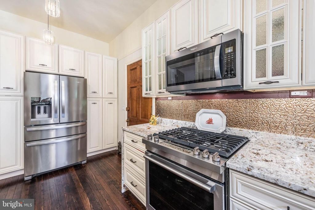 Image 15 of property listing at 1801 EUTAW PL, Baltimore, MD 21217