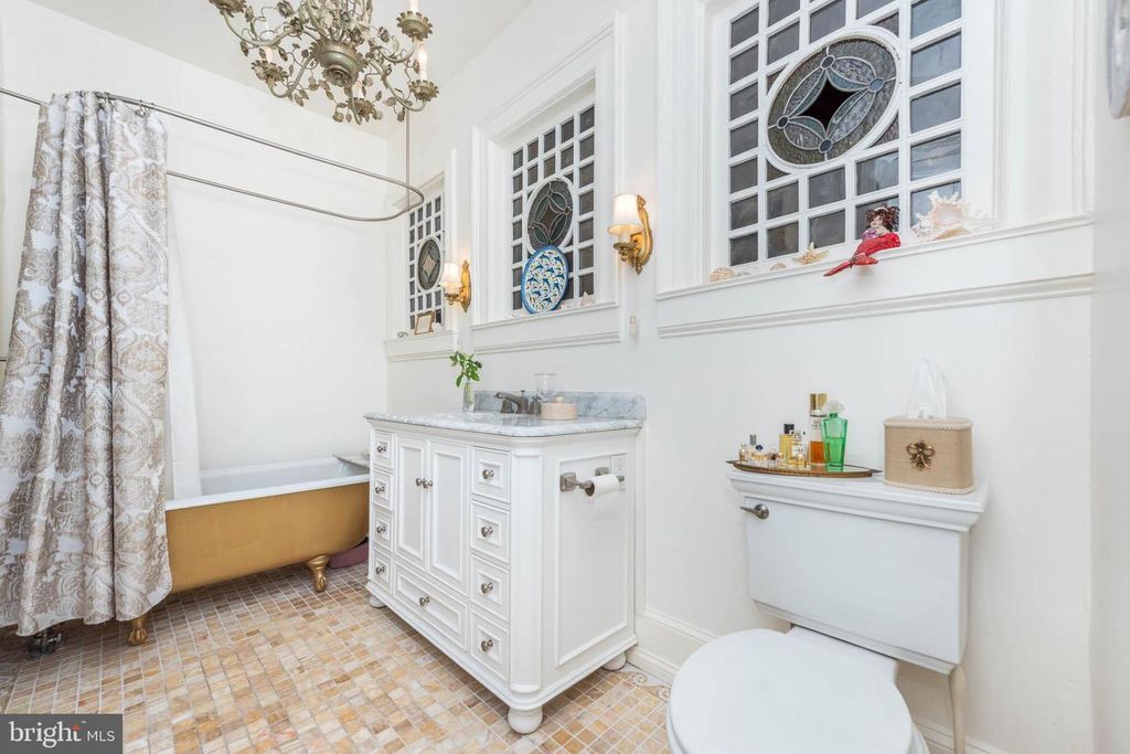 Image 20 of property listing at 1801 EUTAW PL, Baltimore, MD 21217