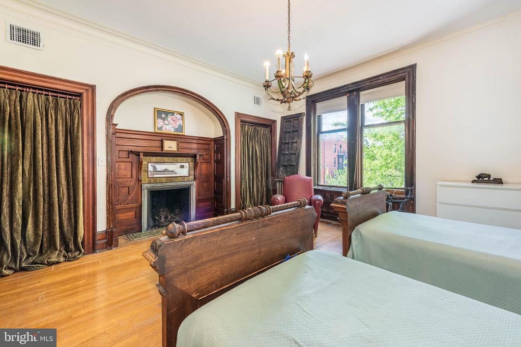 Image 24 of property listing at 1801 EUTAW PL, Baltimore, MD 21217